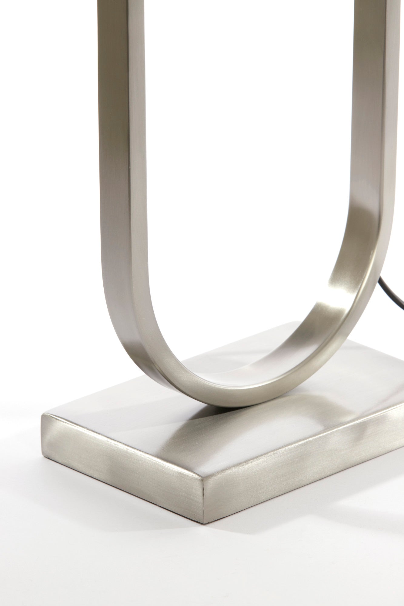 ovale-zilveren-lampenvoet-light-living-jamiri-variant-image6