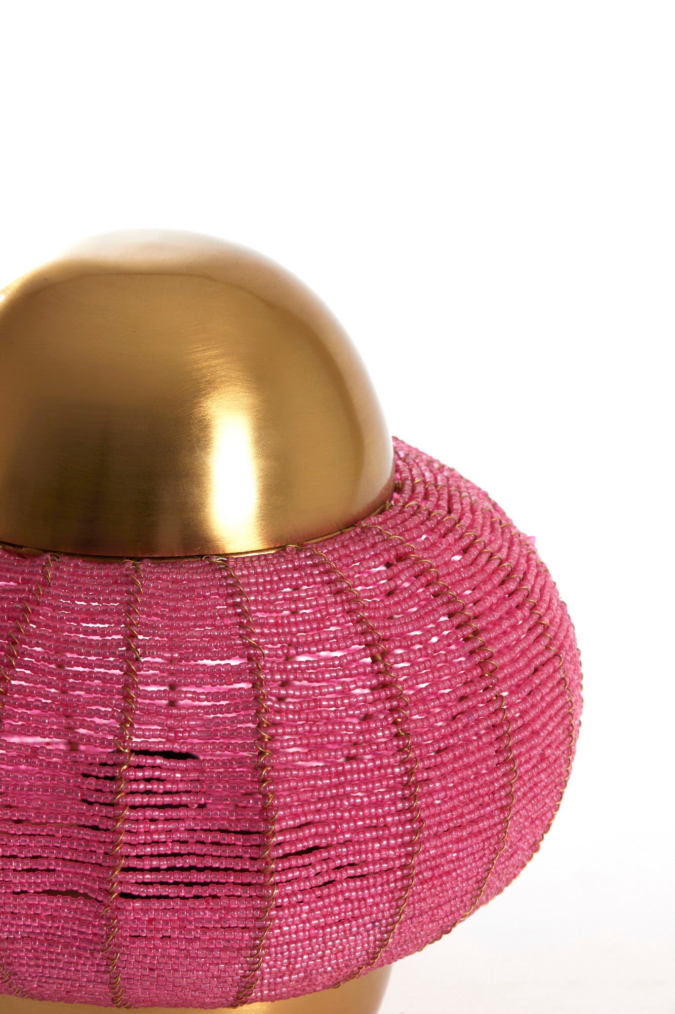roze-tafellamp-met-gouden-accenten-light-living-cetara-variant-image2