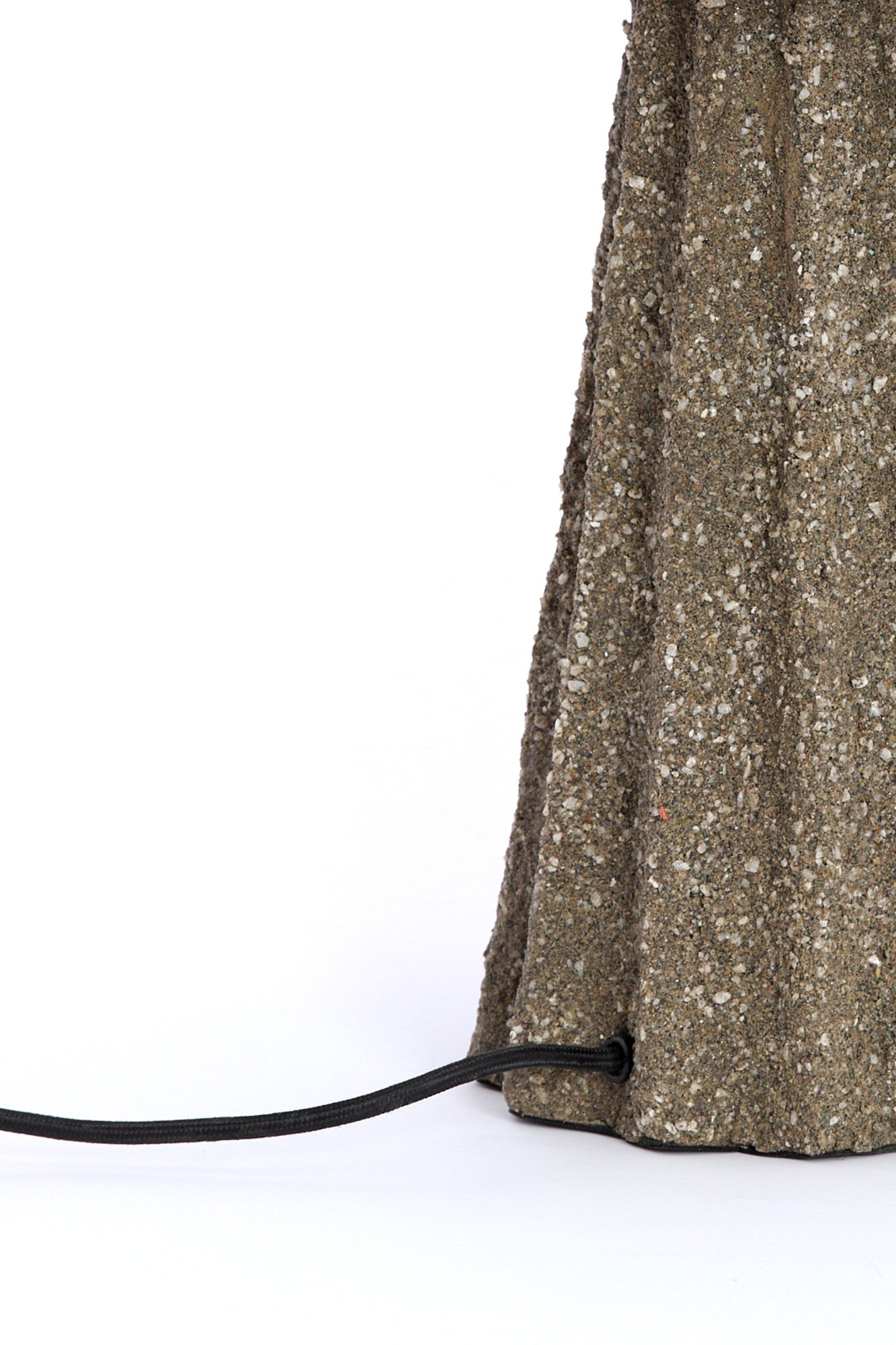 betonnen-champignonvormige-tafellamp-light-living-christio-variant-image5