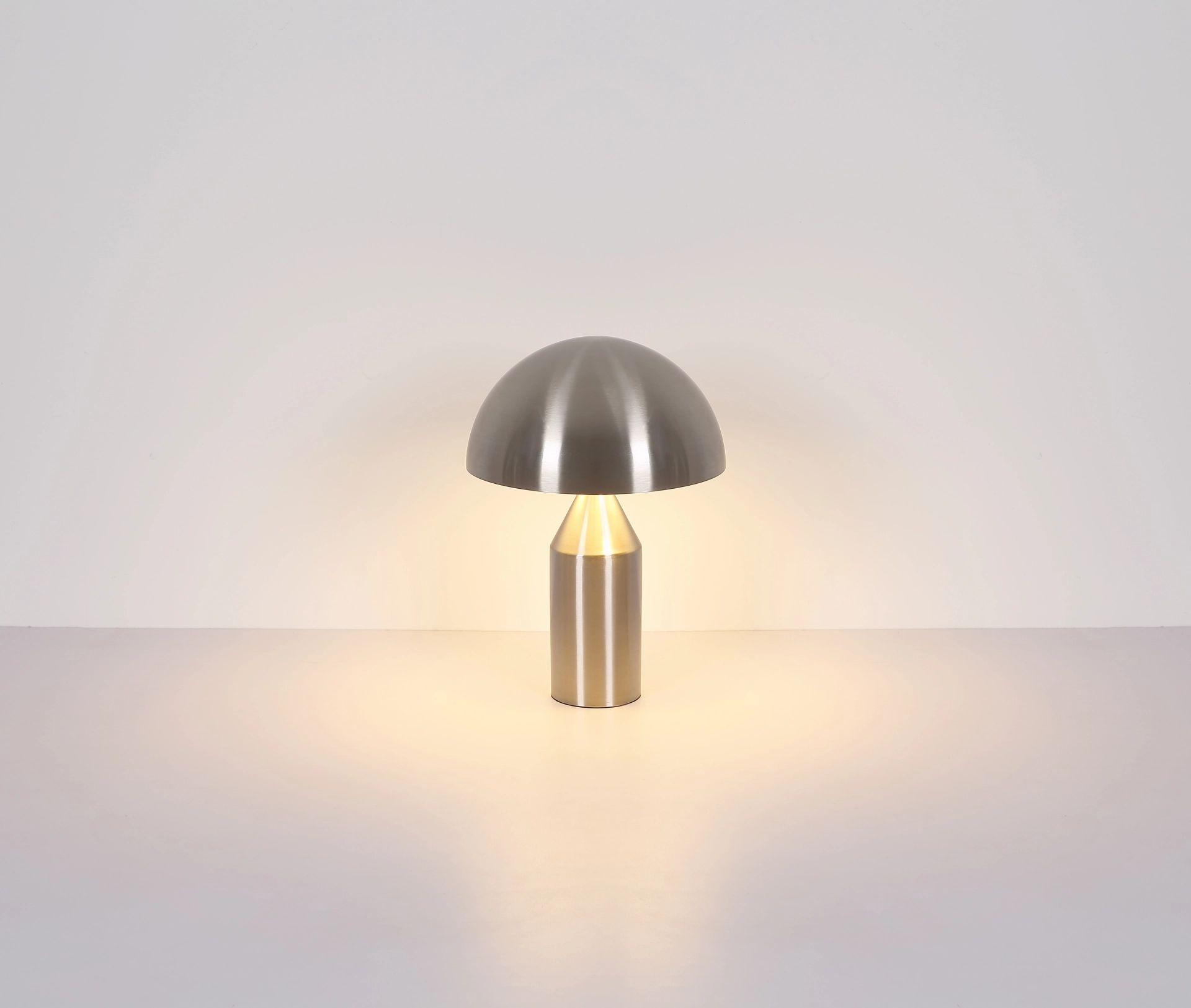 moderne-tafellamp-met-elegante-cilindervorm-atoma-variant-image6