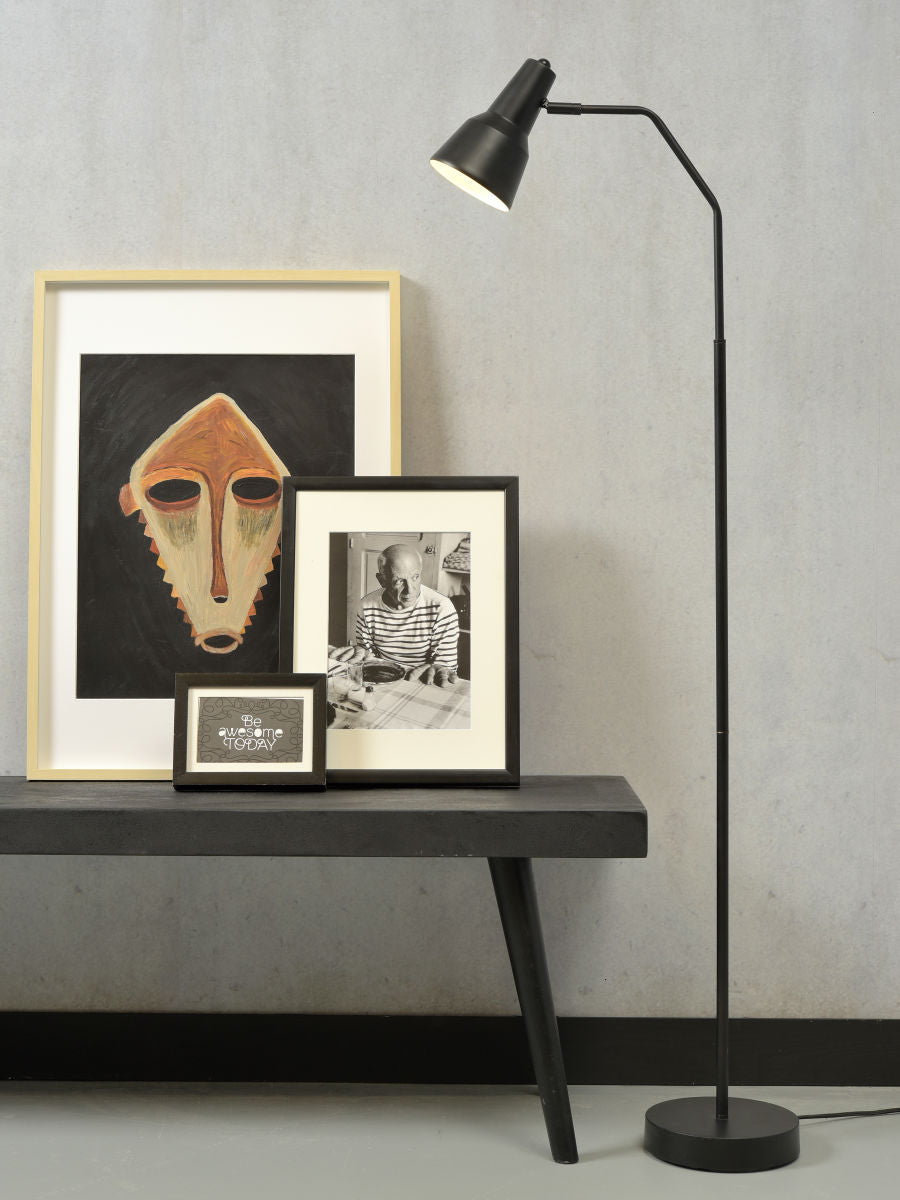 zwarte-retro-metalen-vloerlamp-its-about-romi-valencia-variant-image4