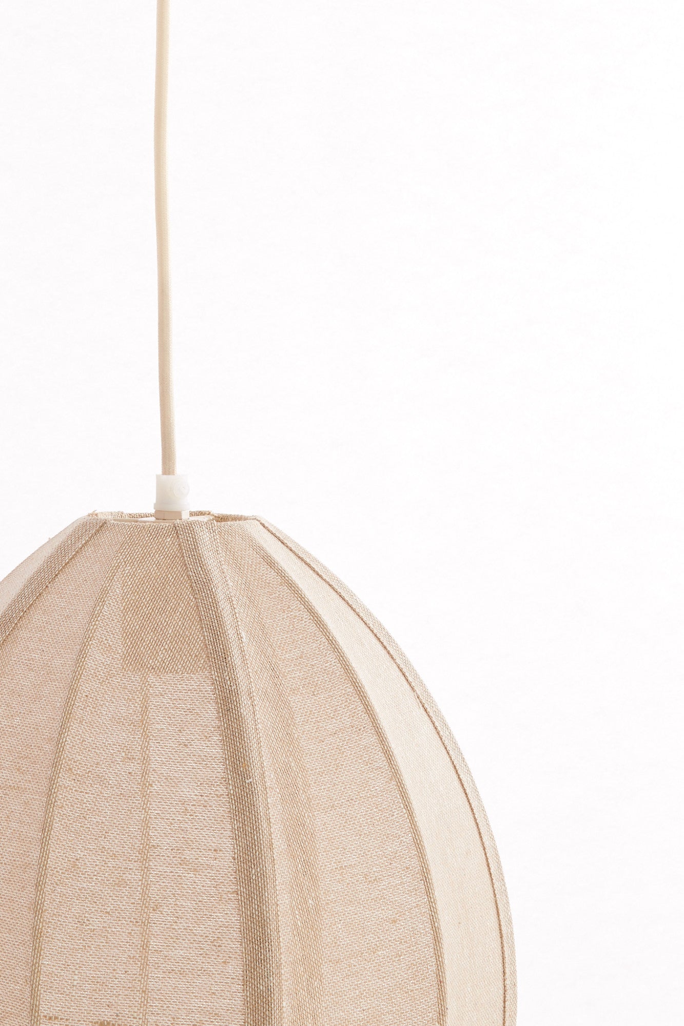 beige-stoffen-hanglamp-ovaal-model-light-living-milatos-variant-image5