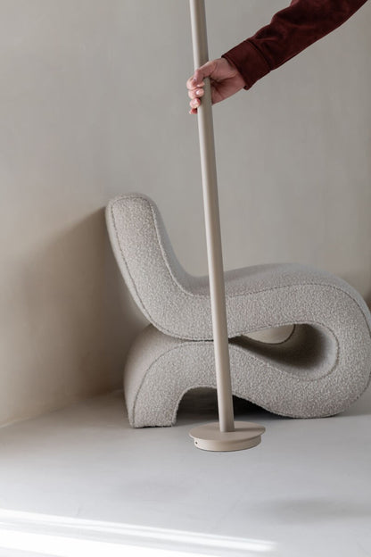 Lampada da terra in alluminio color sabbia elegante It's About RoMi Milano – disegno con le misure