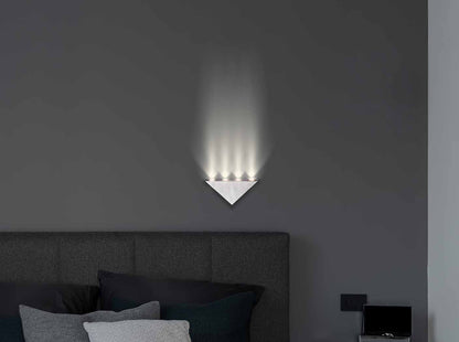 wandlamp-mat-staal-driehoekig-l-globo-gordon-variant-image1