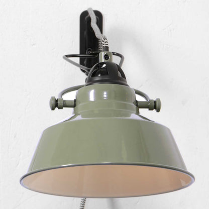 industriele-wandlamp-groen-metaal-mexlite-nove-variant-image5