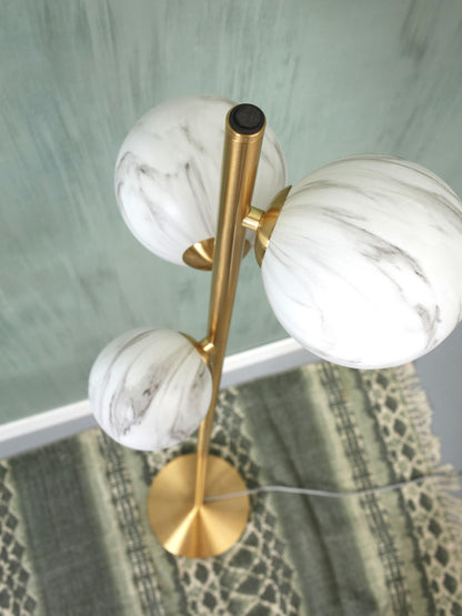 goudkleurige-vloerlamp-3-dessinbol-its-about-romi-carrara-variant-image3