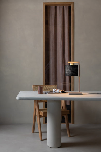 Luminária de mesa de linho preta e areia atemporal It's About RoMi Boston – imagem 2