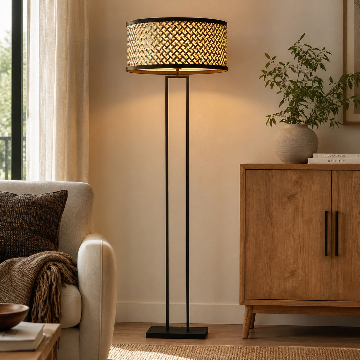 Czarna lampa podłogowa boho Steinhauer Stang z bambusowym kloszem – zdjęcie 2