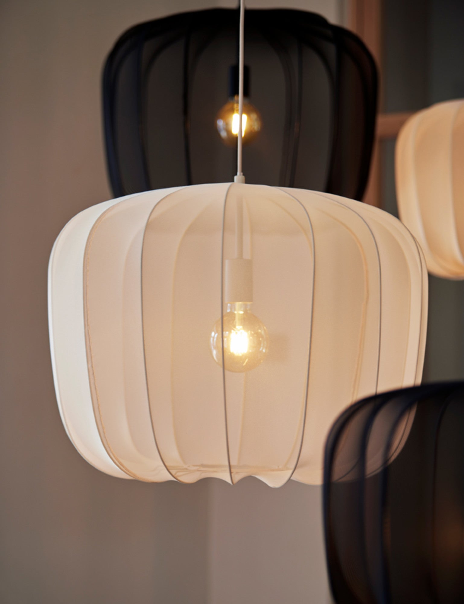 retro-witte-gazen-hanglamp-light-living-plumeria-variant-image5