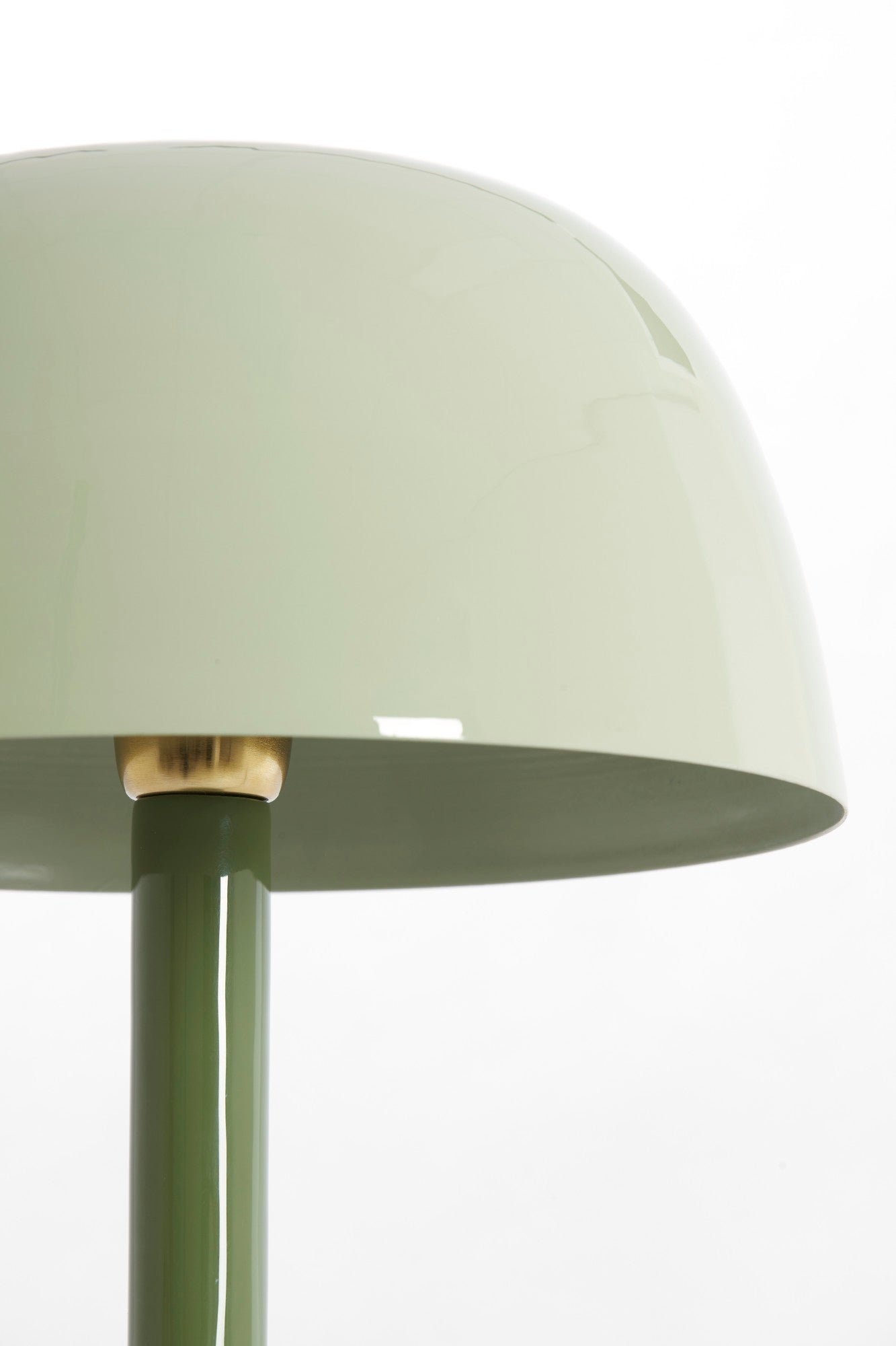 retro-tafellamp-olijfgroen-met-frisse-lichtgroene-touch-light-living-marivet-variant-image2