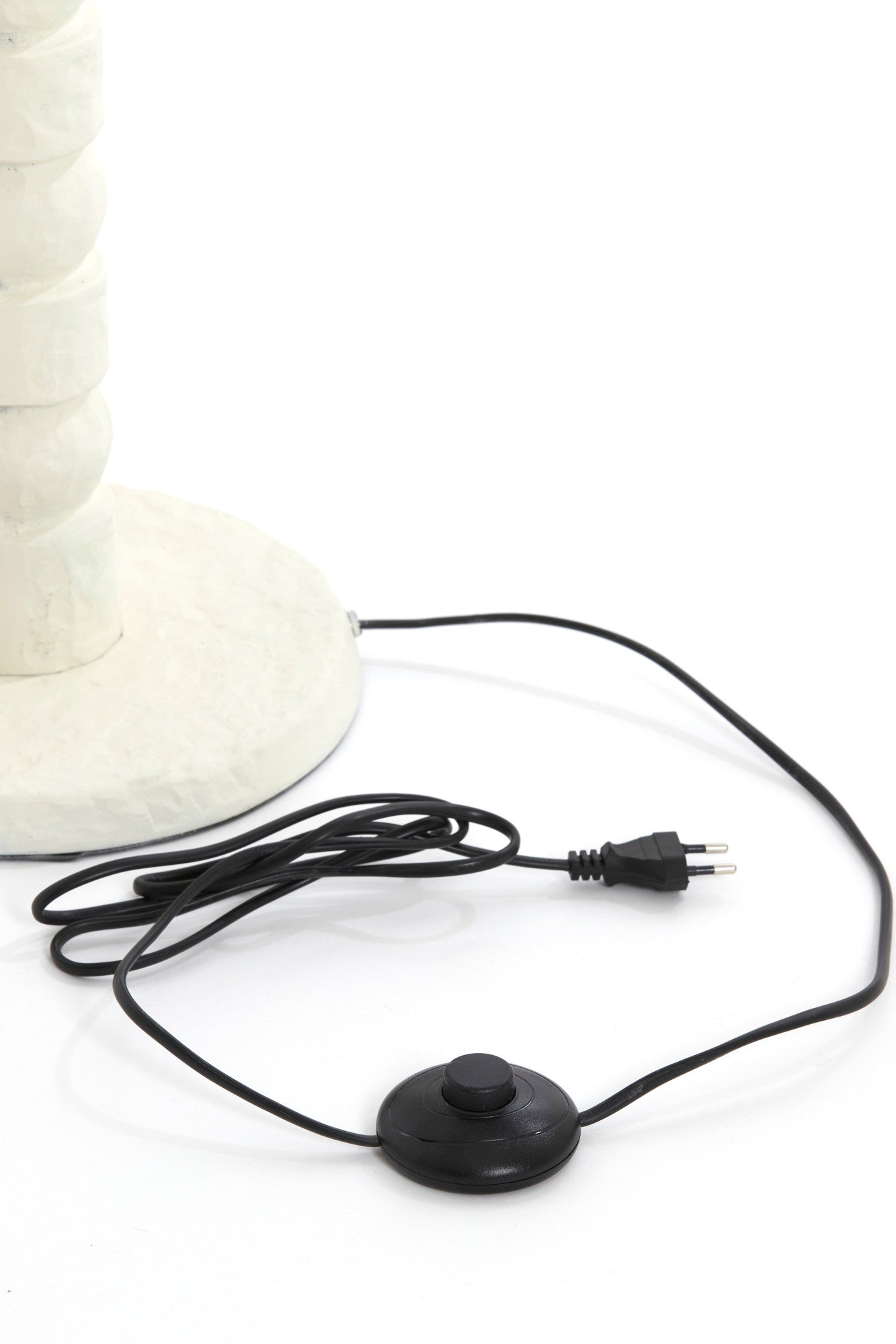 moderne-gevormde-witte-lampenvoet-light-living-akti-variant-image7