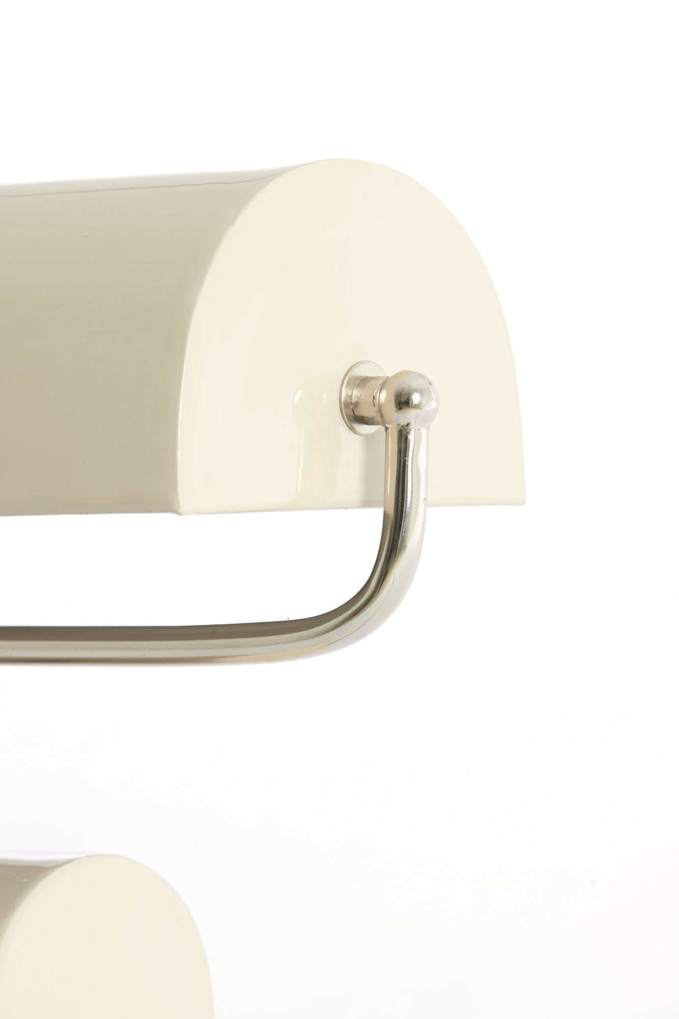 creme-tafellamp-met-satijn-nikkel-en-retro-twist-light-living-cardona-variant-image6