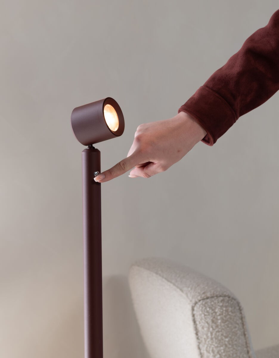 Bordeauxrode aluminium vloerlamp met spotkop It's About RoMi Milan – afbeelding 6