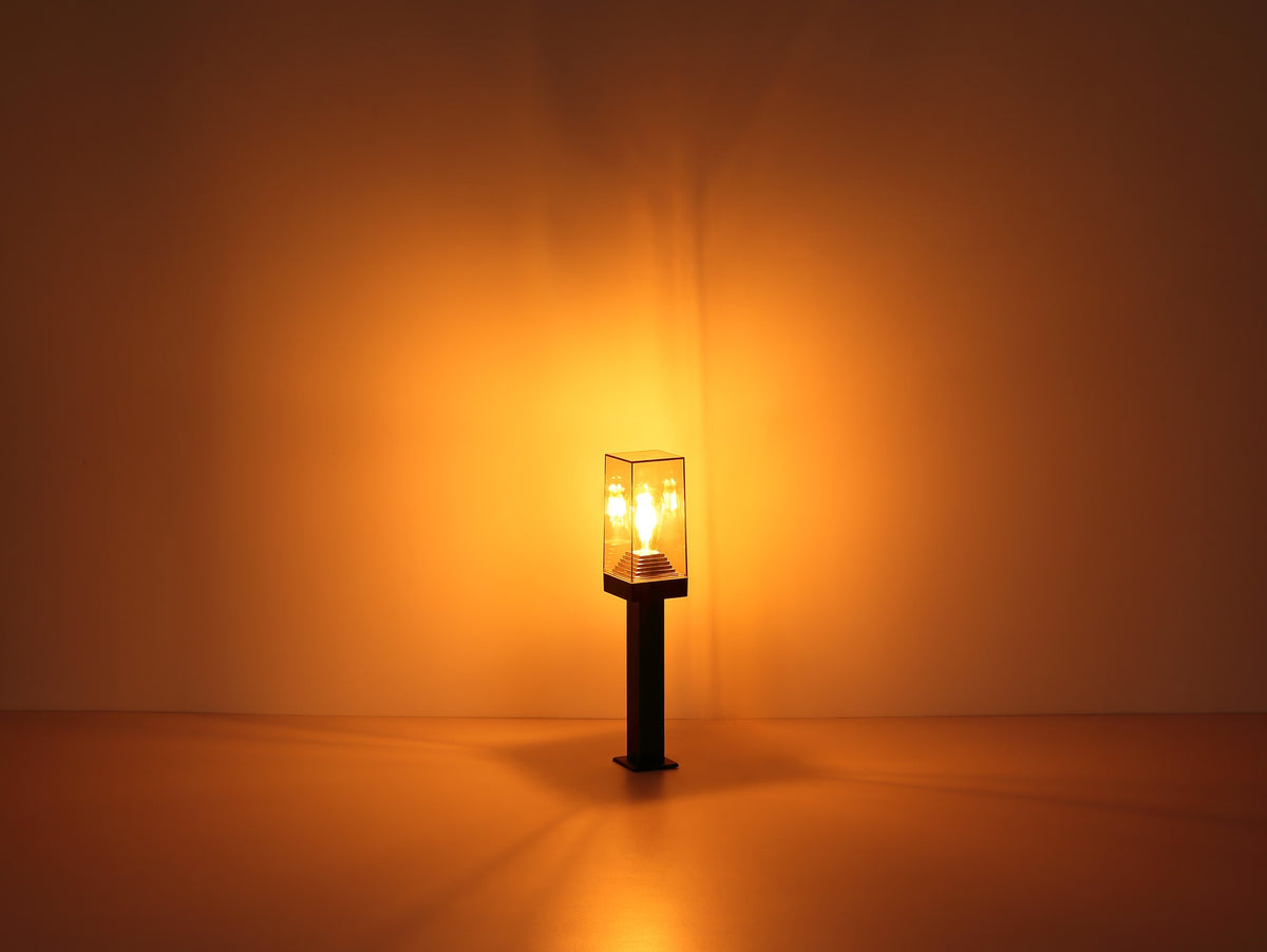 Zwarte aluminium staande buitenlamp met transparante kubuskap – afbeelding 6