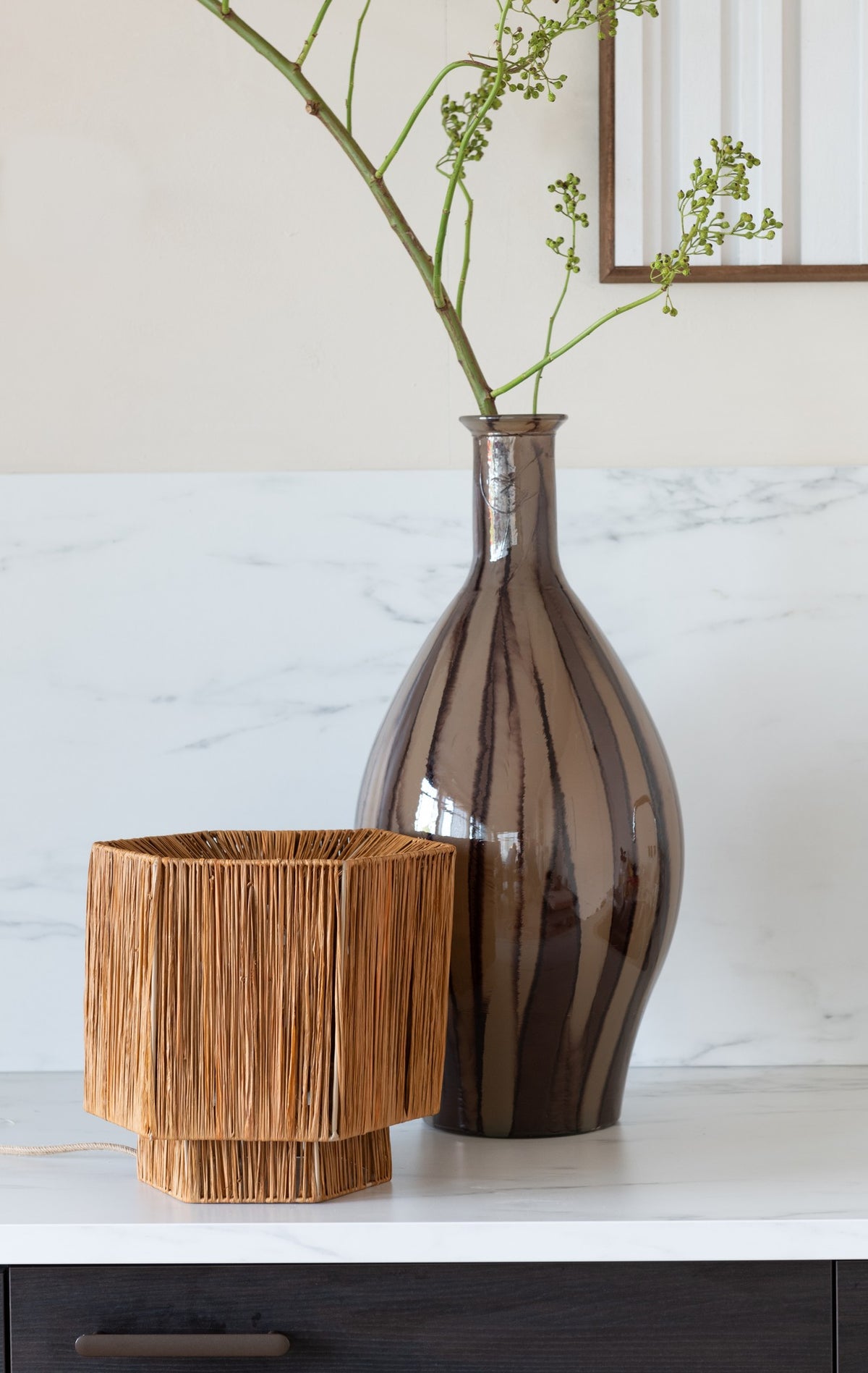 Piccola lampada da tavolo in raffia marrone GOOD&MOJO Panama – immagine 4