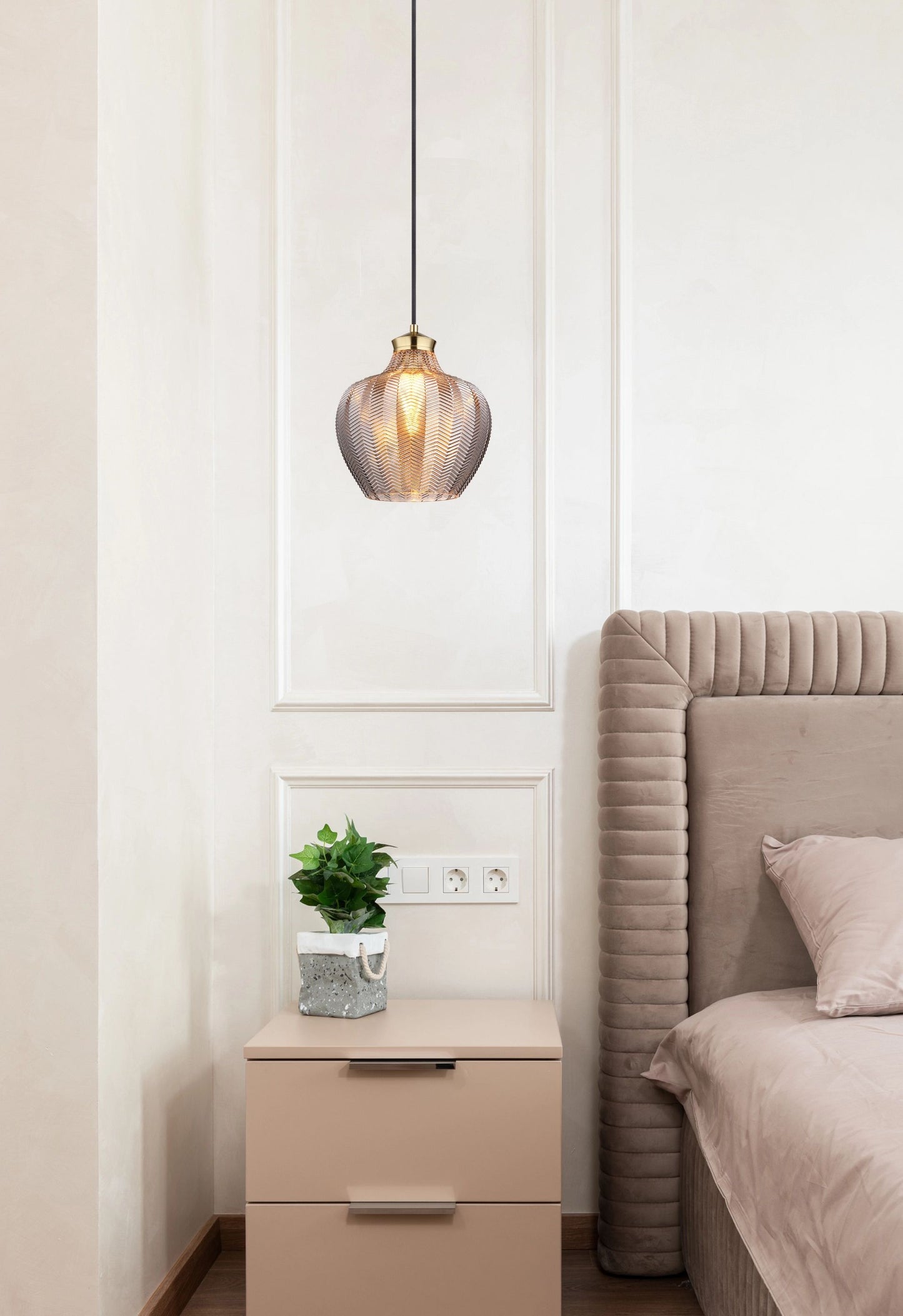 elegante-goudkleurige-pendant-lamp-met-glas-jessica-variant-image3