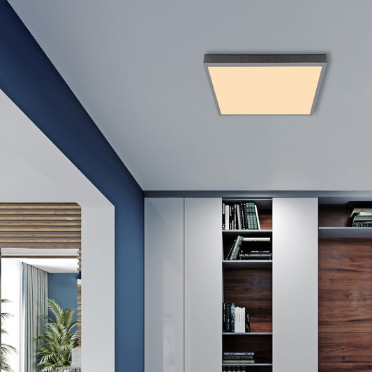 Zilveren aluminium plafondlamp met vierkante opale kap en dubbele rand – sfeerbeeld