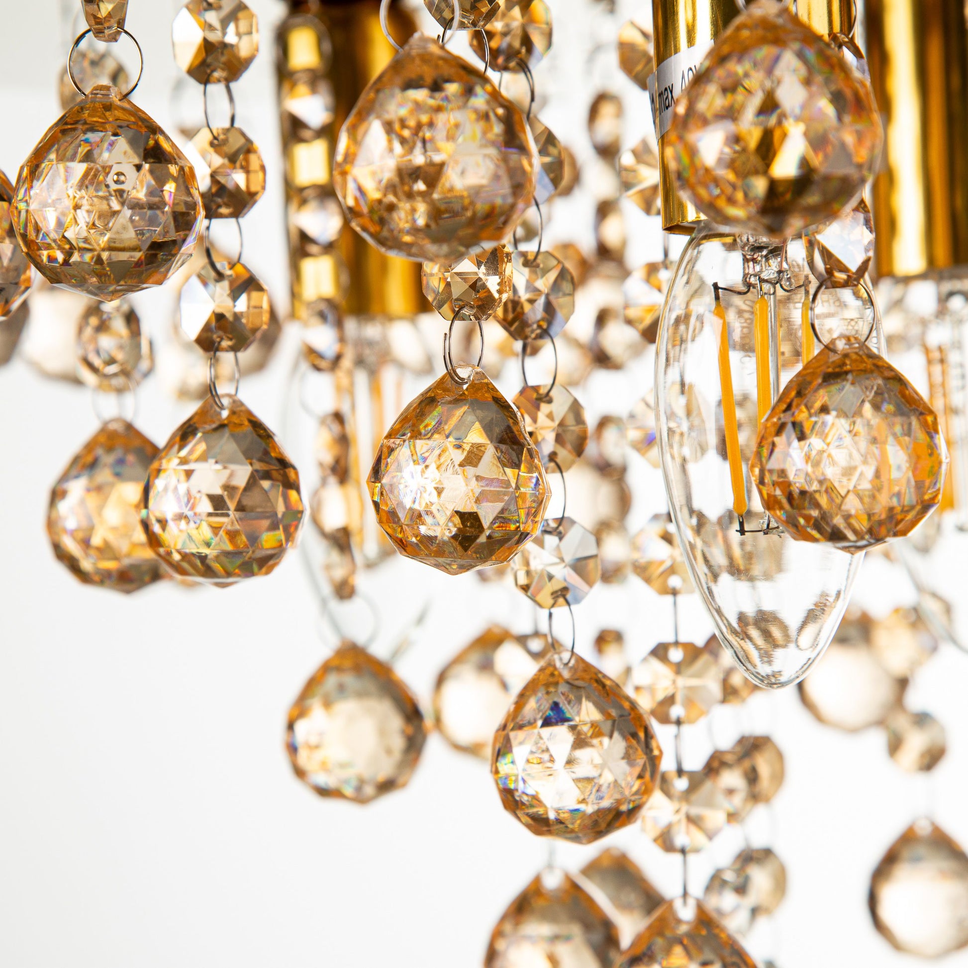 elegante-goudkleurige-plafondlamp-voor-luxe-interieur-london-variant-image1