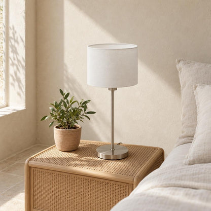 Stolná lampa Mexlite Noor s bielym tienidlom – fotografia v interiéri
