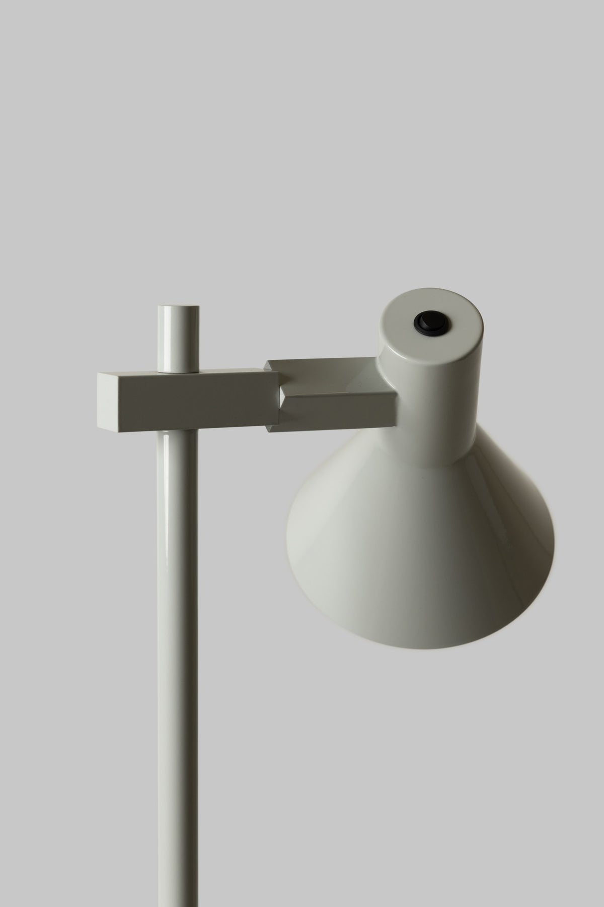 Lampada da tavolo in metallo grigio chiaro sottile It's About RoMi Stavanger – immagine 5
