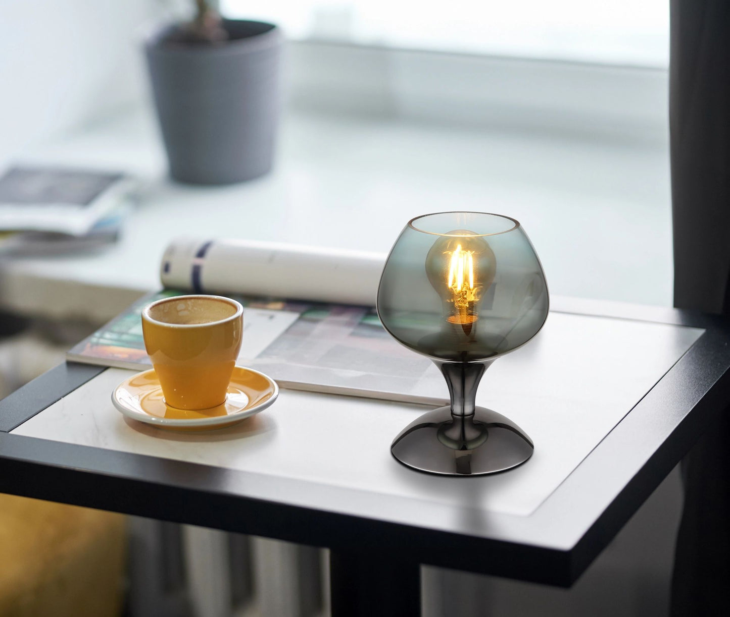 moderne-tafellamp-met-groene-glazen-kap-maxy-variant-image3