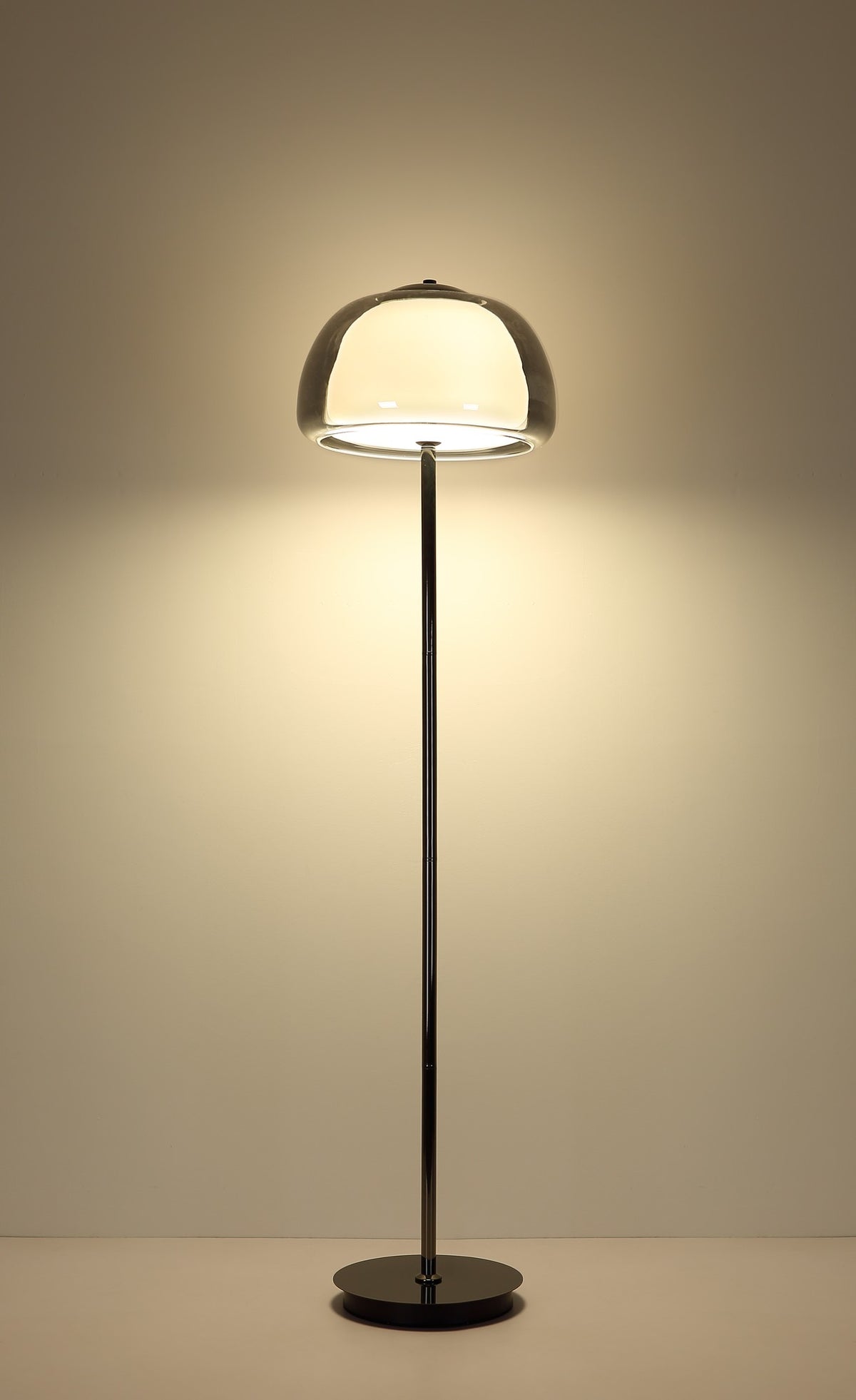Sottile lampada da terra LED in metallo gunmetal – disegno con le misure