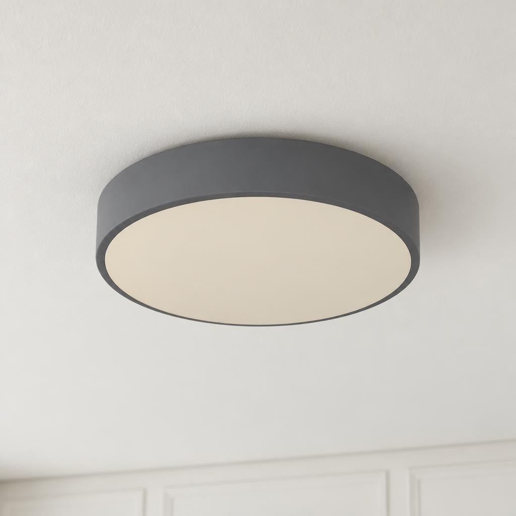 Okrúhle sivé LED stropné svietidlo Obolg Tartarus – fotografia v interiéri