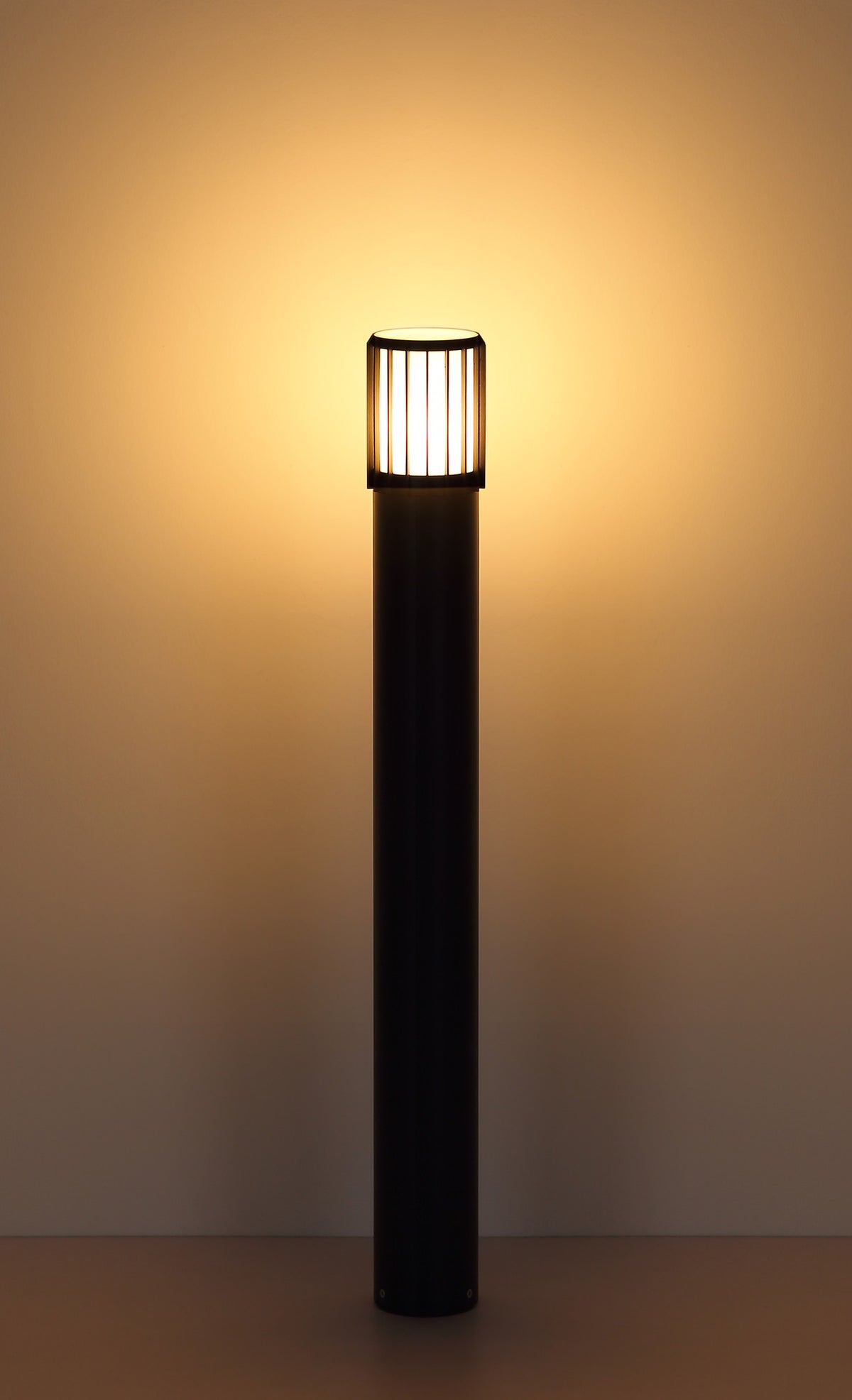 Luminária de piso externa grande em alumínio antracite sutil – imagem 2