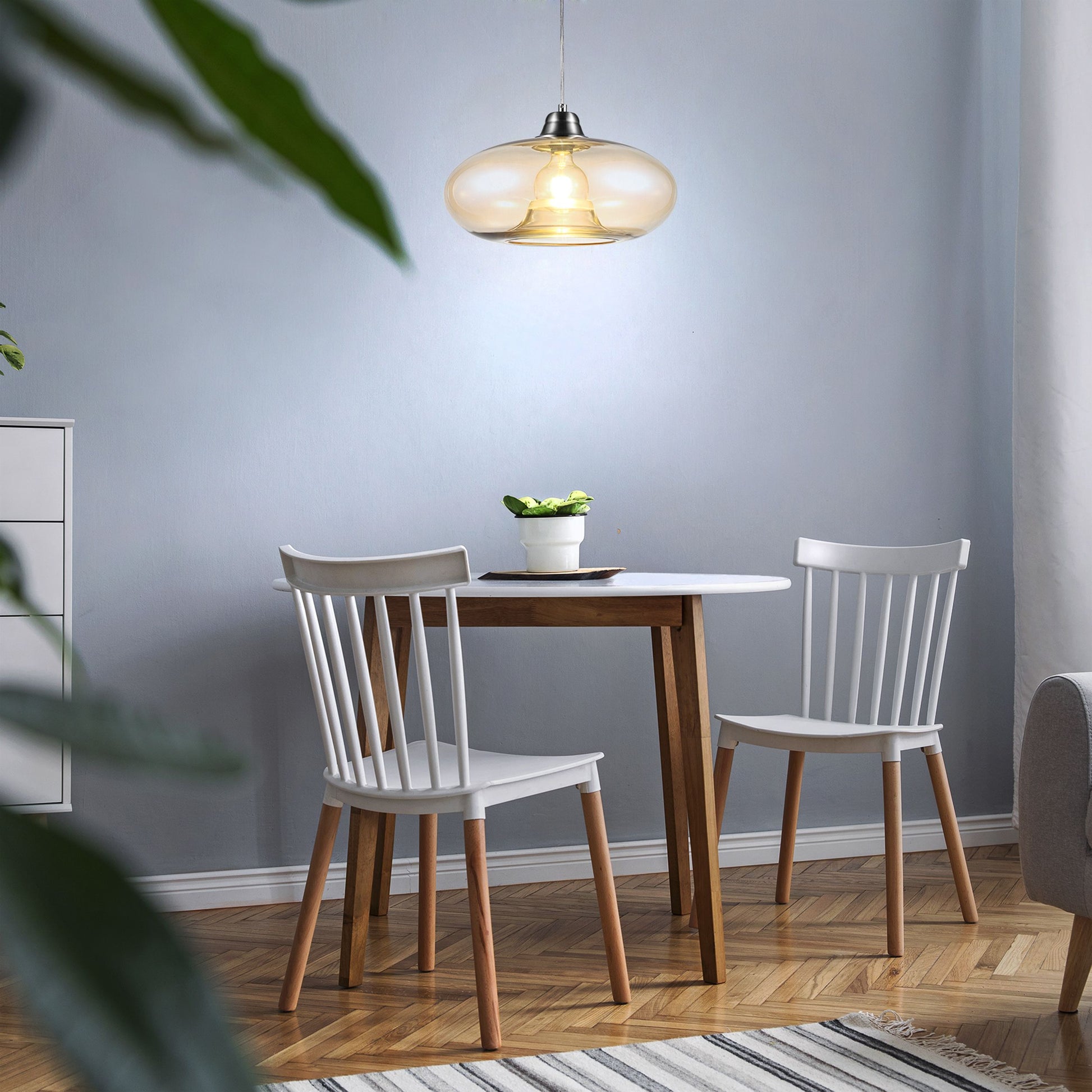 sfeervolle-hanglamp-met-amberkleurig-glas-lille-variant-image1