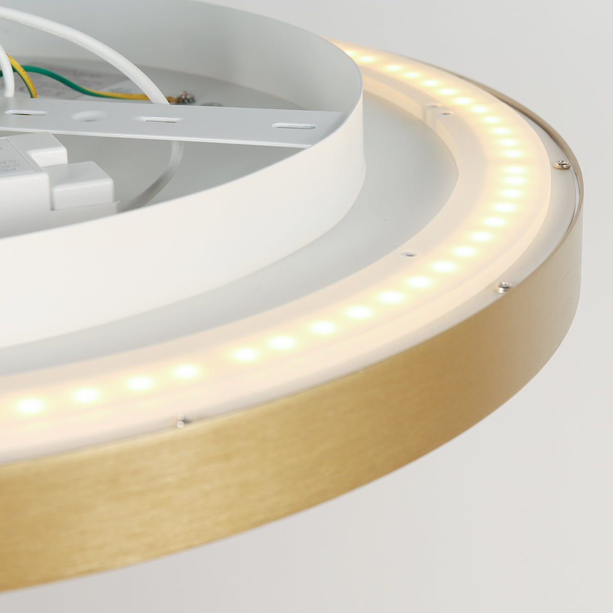 goudkleurige-plafondlamp-met-ronde-led-schijf-steinhauer-flady-variant-image4