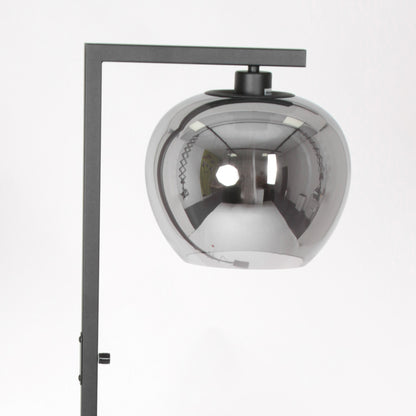 industriele-zwarte-vloerlamp-rookglazen-bol-steinhauer-stang-variant-image4