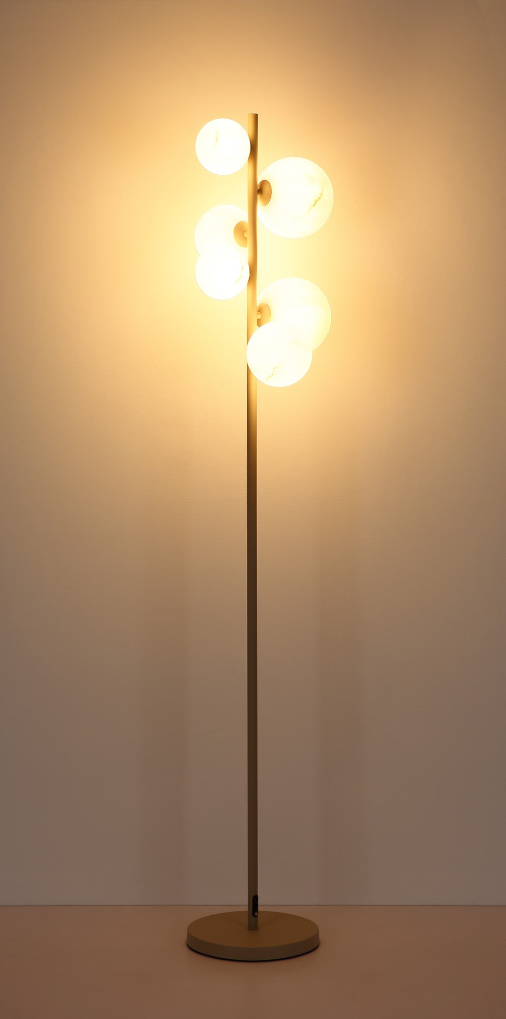 Lampada da terra in metallo color sabbia senza tempo con 6 luci – immagine 5
