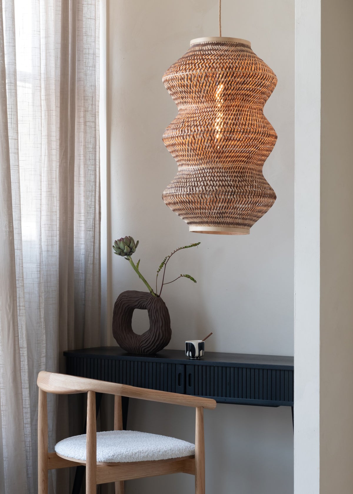 Lampada a sospensione in bambù naturale e marrone con carattere GOOD&MOJO Barbados – immagine 3