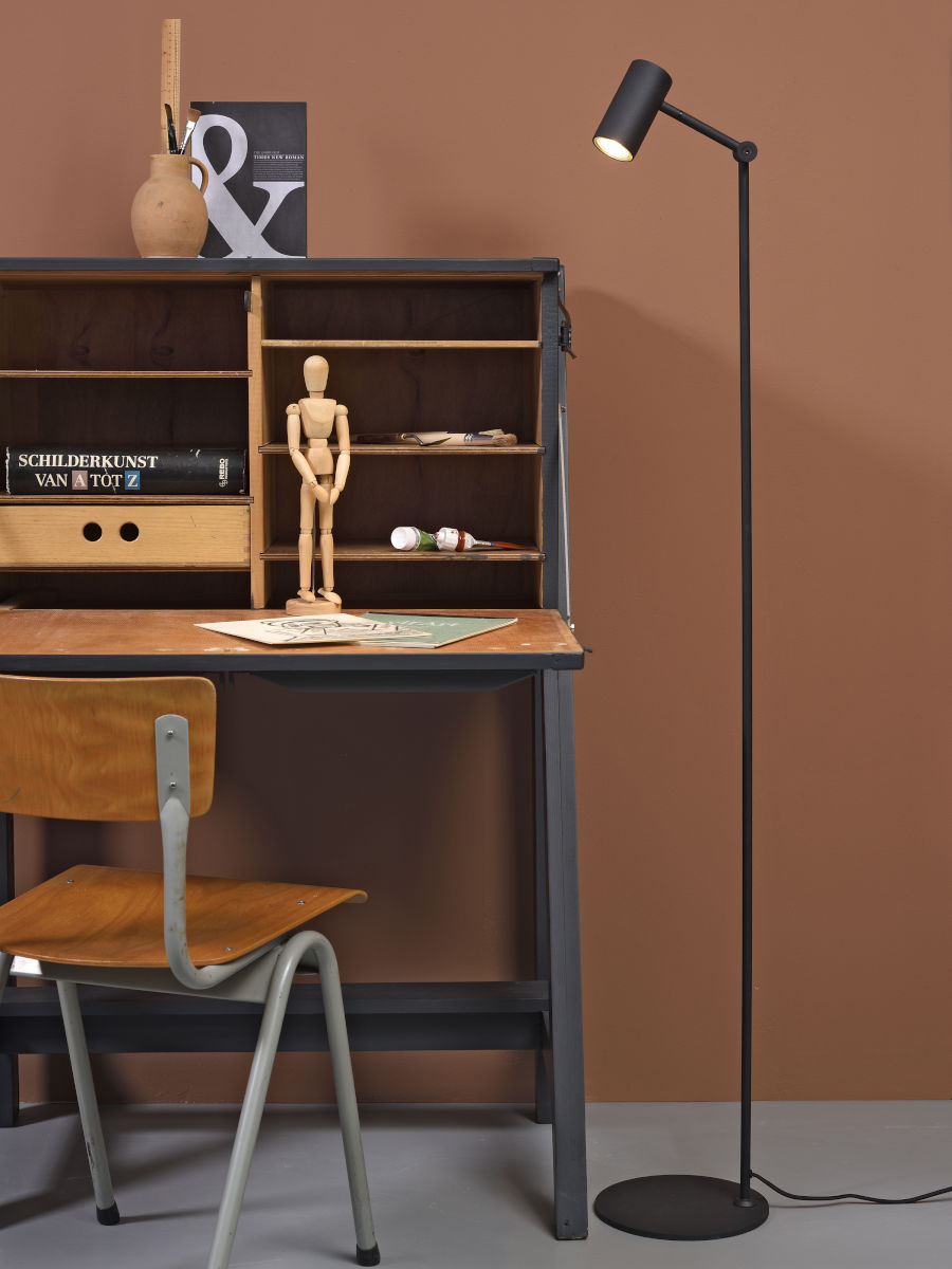 retro-zwart-metalen-vloerlamp-its-about-romi-montreux-variant-image4