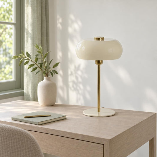 Винтидж настолна лампа бежова Light & Living Surin – интериорна снимка