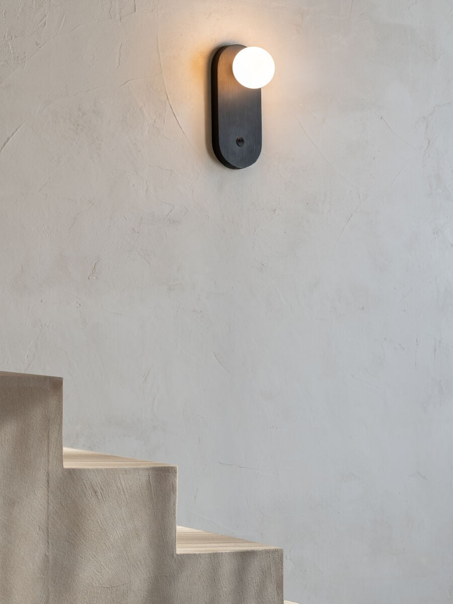 Zwarte bamboe wandlamp met witte bolkap GOOD&MOJO Java – maattekening