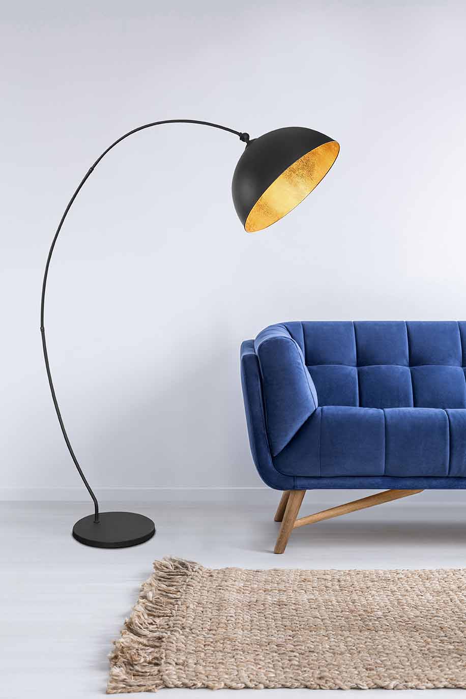 gebogen-zwarte-vloerlamp-goudgevoerd-globo-gottfried-variant-image3