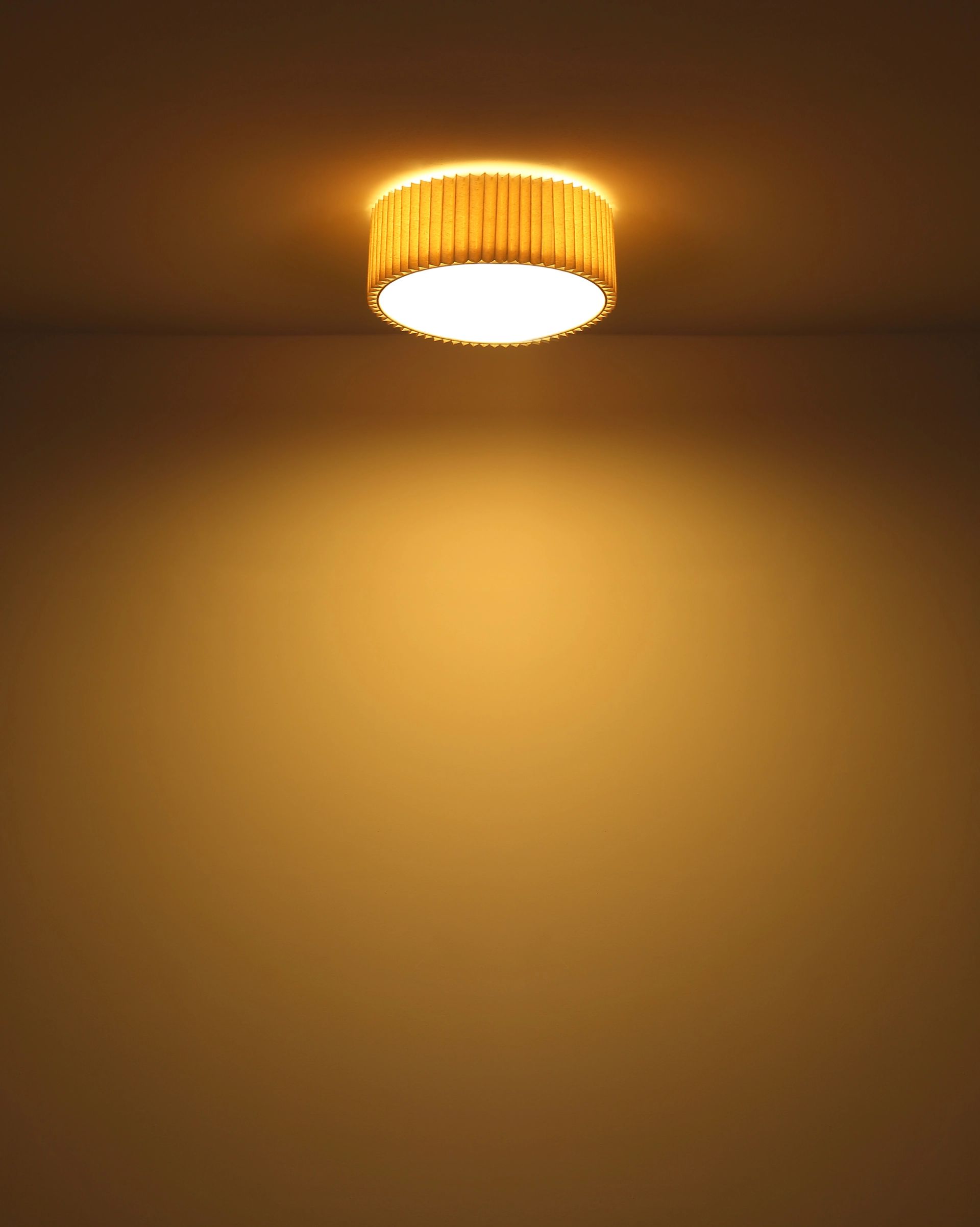 plafondlamp-met-moderne-elegantie-en-textielkap-page-variant-image2