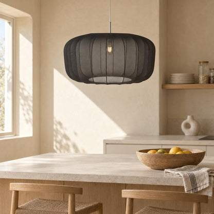 staalkleurige-pendel-met-grote-zwarte-kap-steinhauer-sparkled-light-ai-sfeer_image