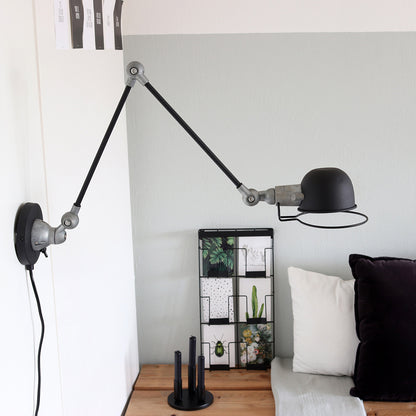 ronde-zwarte-industriele-hanglamp-scharnierarm-mexlite-davin-ai-sfeer_image