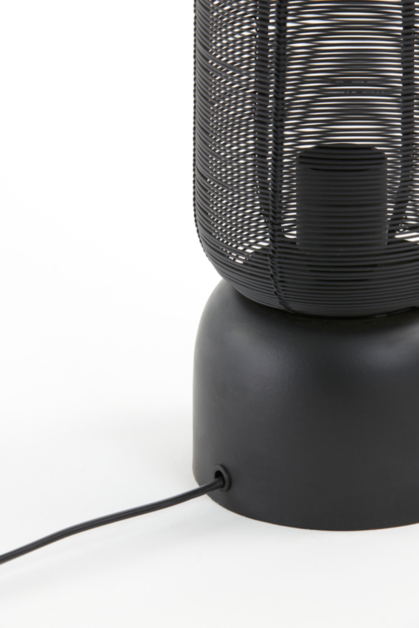 zwarte-cilindervormige-draadlamp-light-living-lezuza-variant-image5