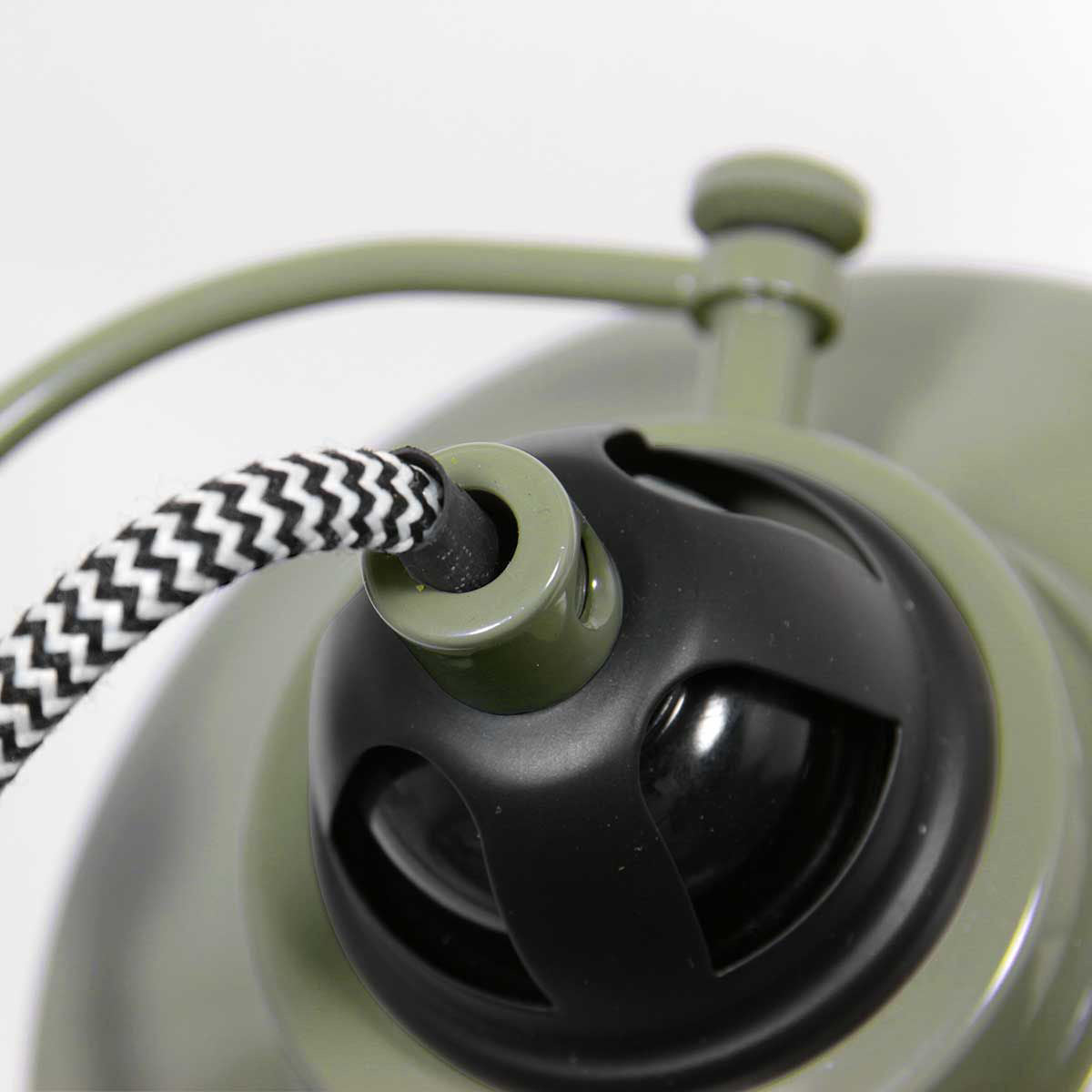 industriele-wandlamp-groen-metaal-mexlite-nove-variant-image11