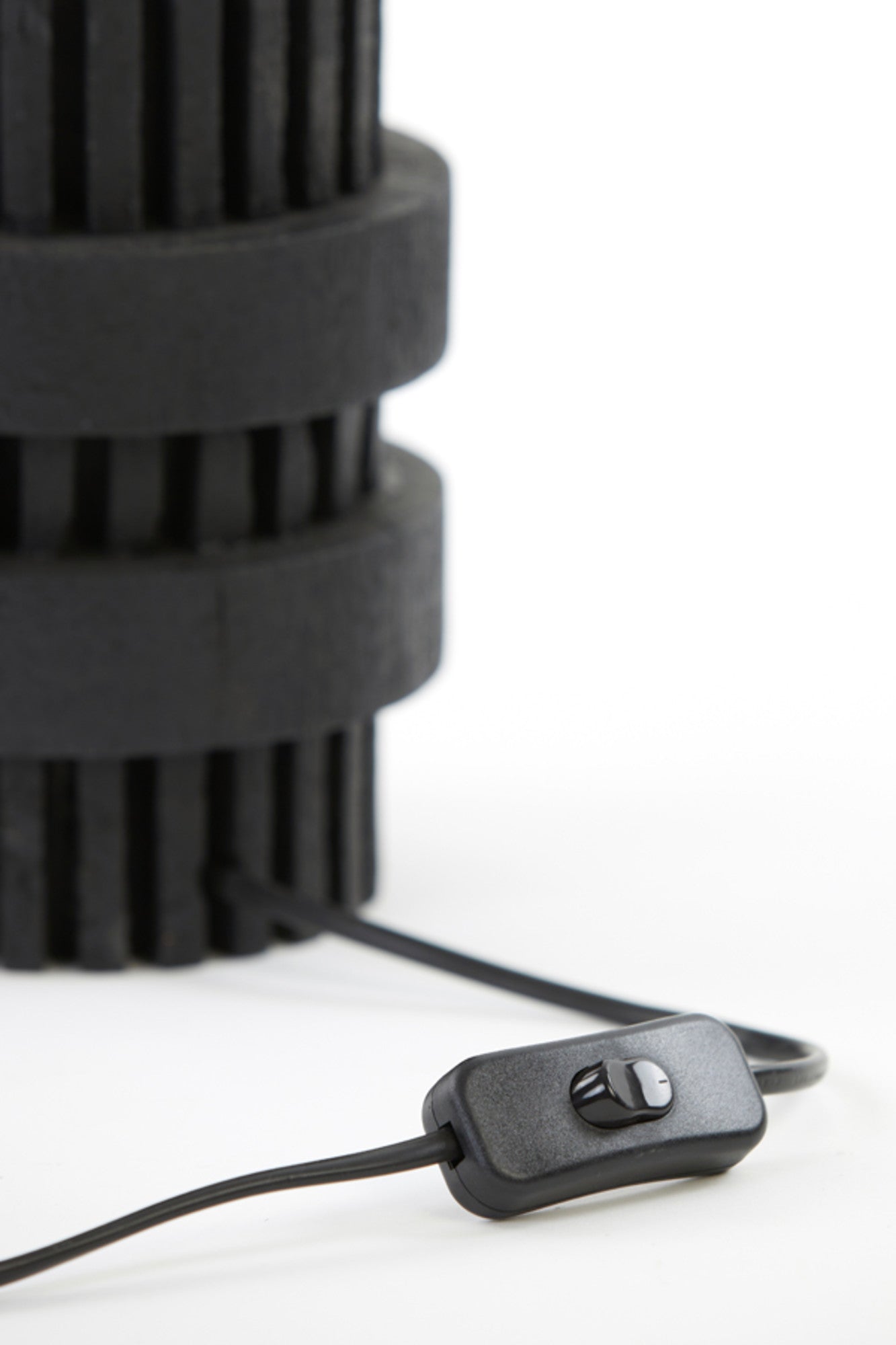 moderne-zwarte-ovale-tafellamp-light-living-sakura-variant-image7