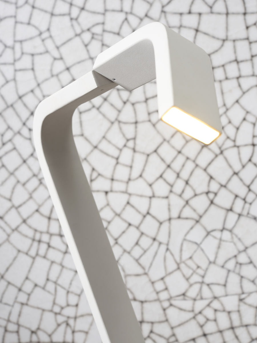 witte-metalen-moderne-tafellamp-its-about-romi-zurich-variant-image3