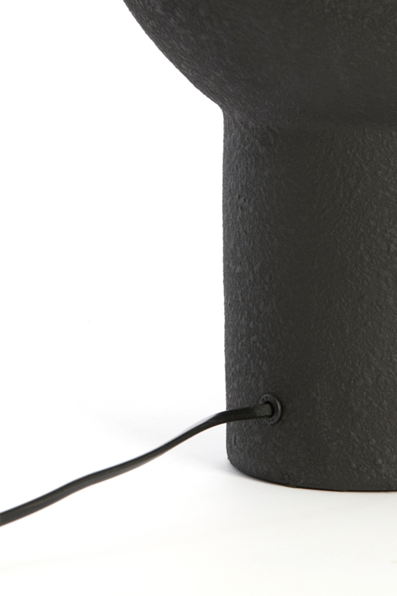 ovale-tafellamp-zwart-cement-light-living-monk-variant-image7