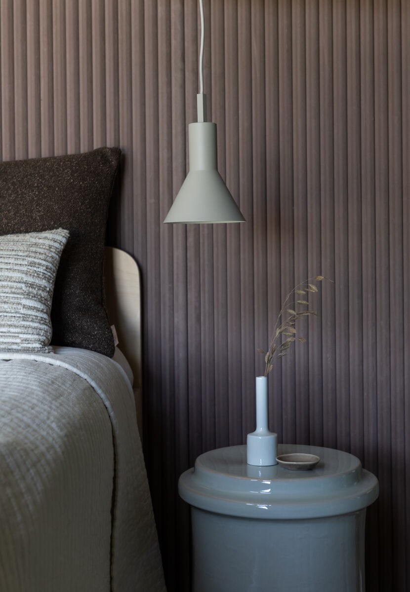 Lampada a sospensione in metallo color sabbia elegante It's About RoMi Stavanger – immagine 6
