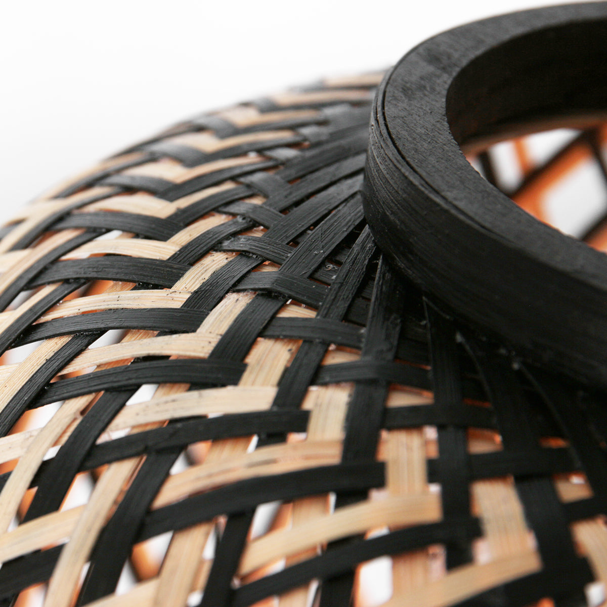 tafellamp-gevlochten-bamboe-anne-lighting-maze-variant-image4