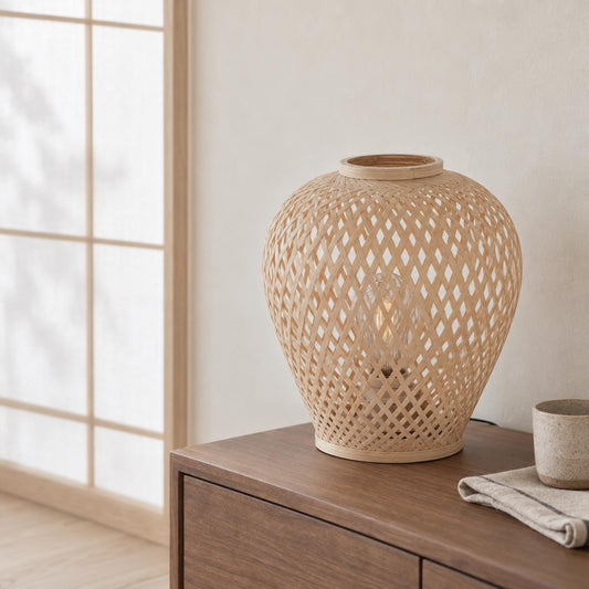 Lampă de masă Maze din bambus – Anne Lighting – fotografie de ambient