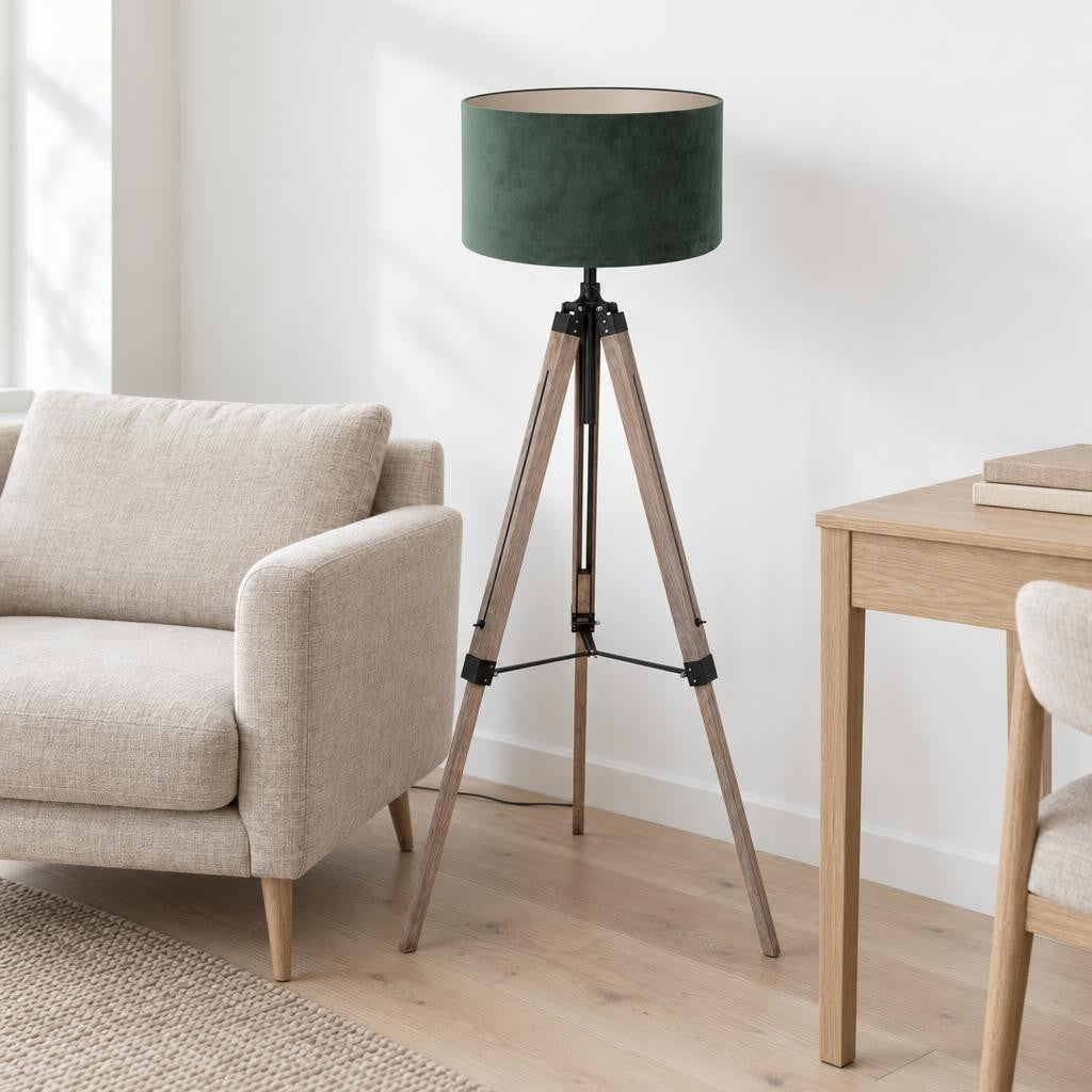 Retro stojací lampa Mexlite Triek se zeleným stínidlem – fotografie v interiéru