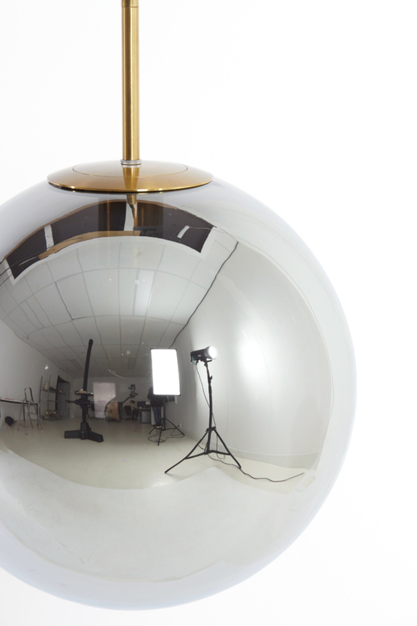 zilverkleurige-bolvormige-hanglamp-light-living-medina-variant-image2